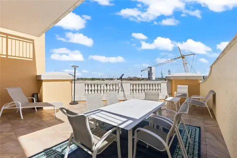 800 N Tamiami Trail Sarasota FL 34236