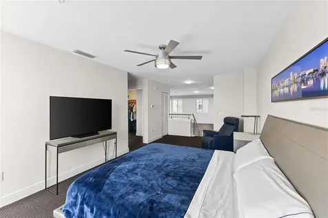 800 N Tamiami Trail Sarasota FL 34236