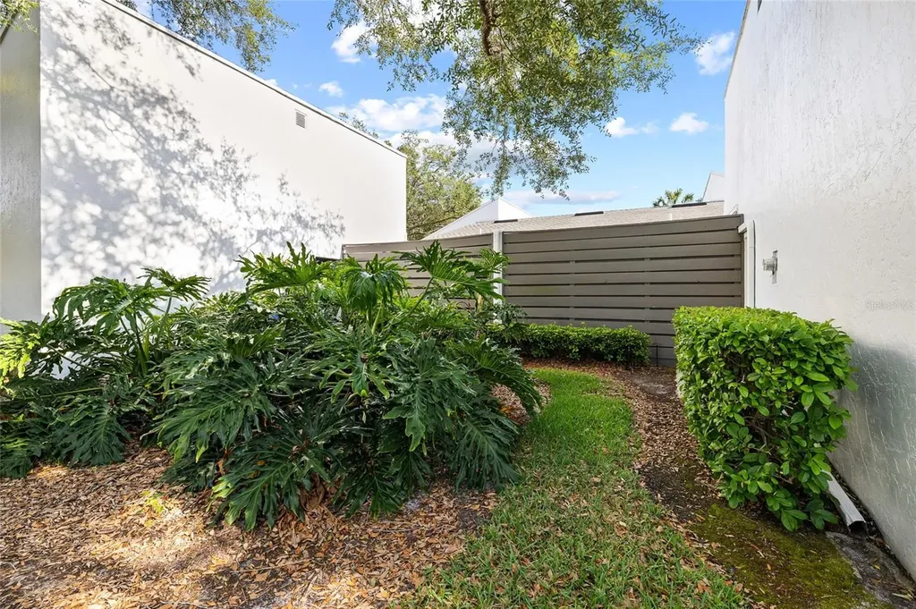 4168 Northmeadow Circle Tampa FL 33618