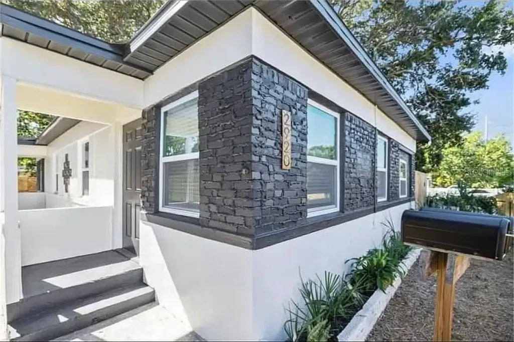 2904 Emerson Avenue S St Petersburg FL 33712