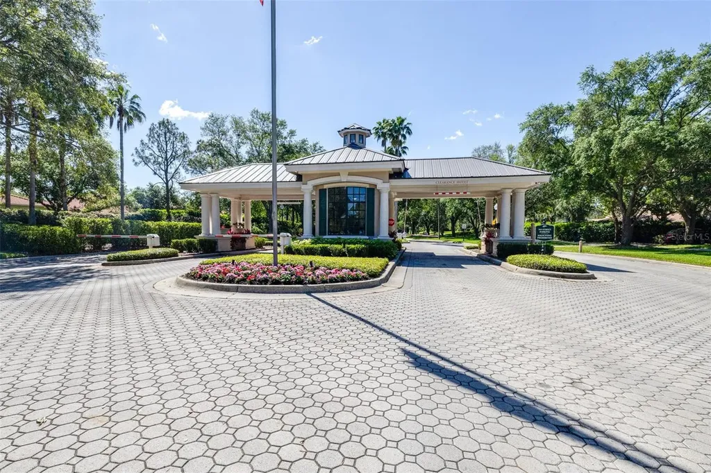 10102 Deercliff Drive Tampa FL 33647