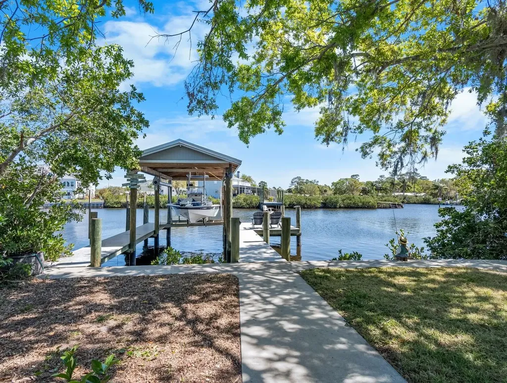 107 6th Street NW Ruskin FL 33570