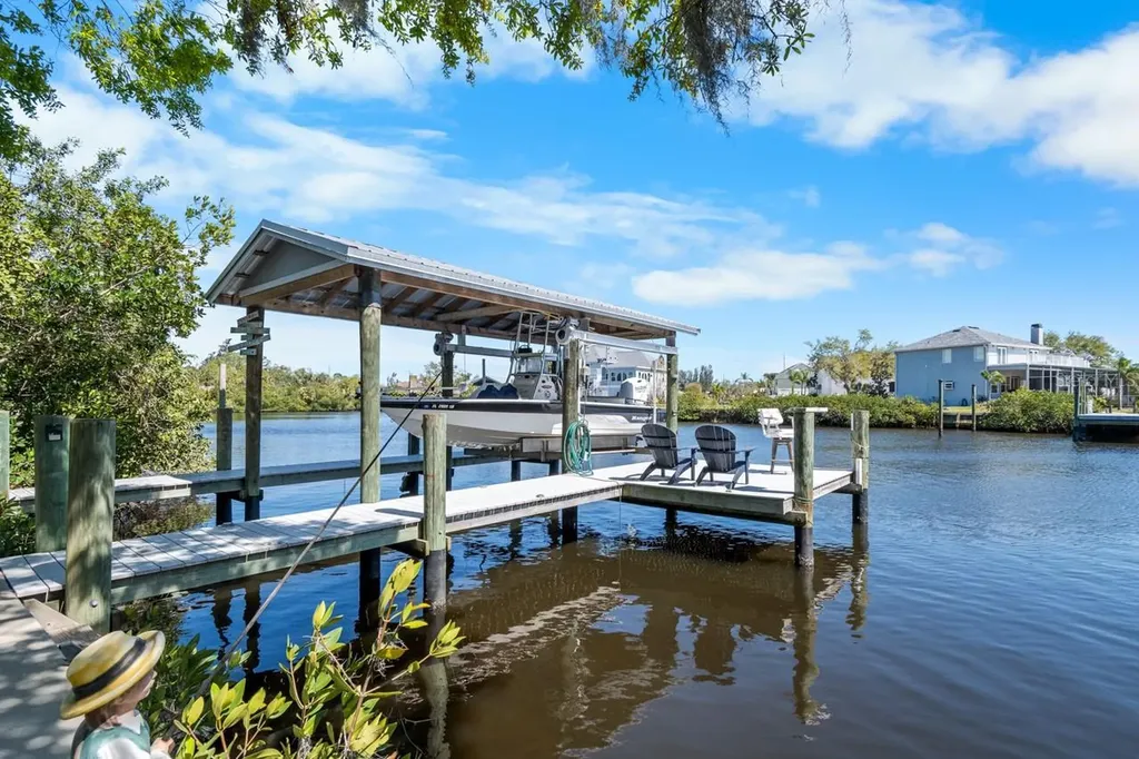 107 6th Street NW Ruskin FL 33570