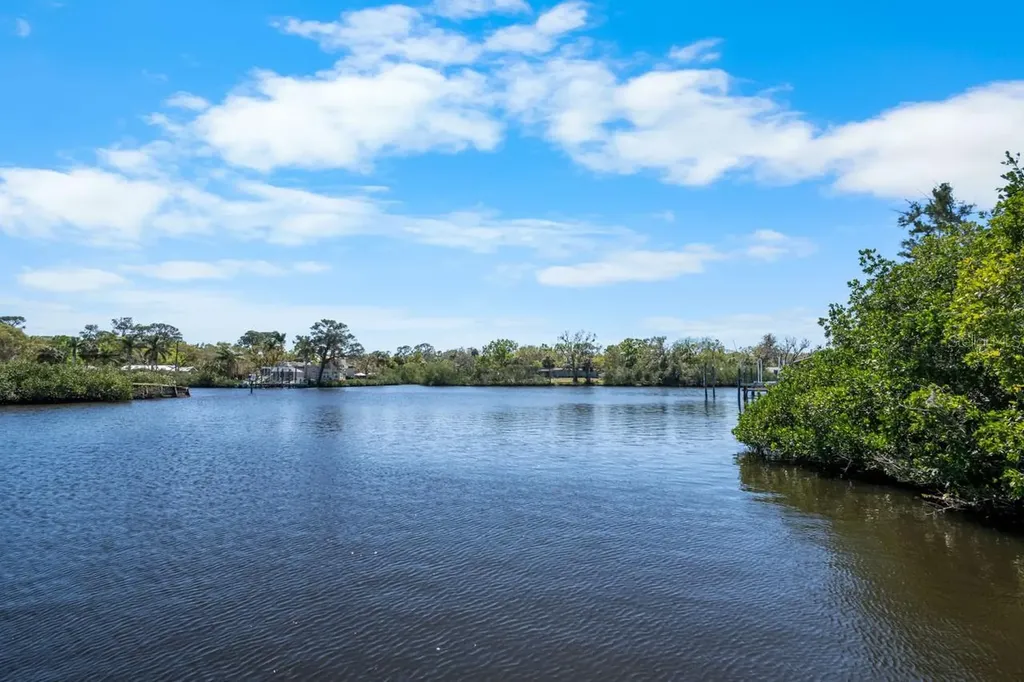 107 6th Street NW Ruskin FL 33570