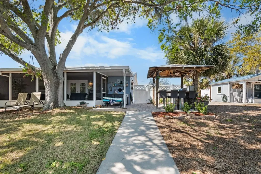107 6th Street NW Ruskin FL 33570