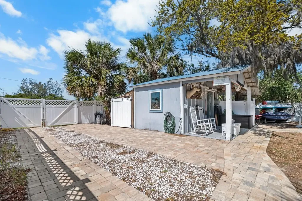 107 6th Street NW Ruskin FL 33570