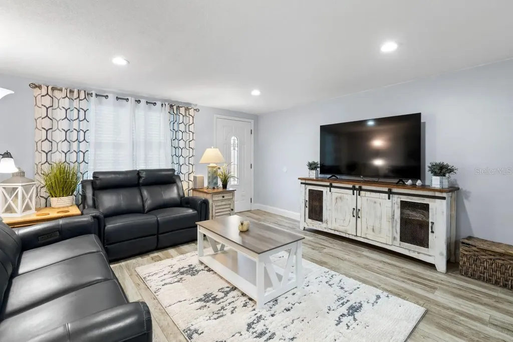 107 6th Street NW Ruskin FL 33570