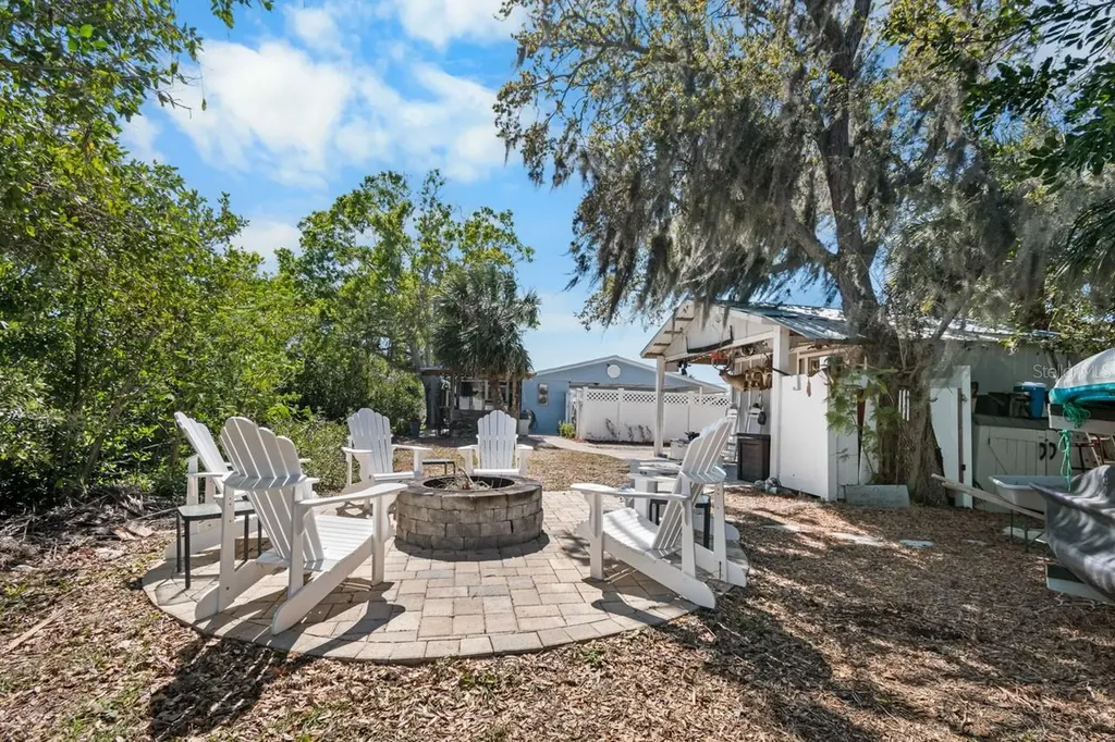 107 6th Street NW Ruskin FL 33570