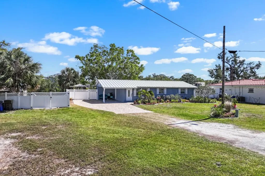 107 6th Street NW Ruskin FL 33570