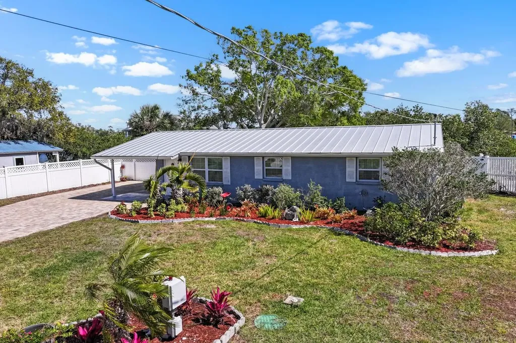 107 6th Street NW Ruskin FL 33570