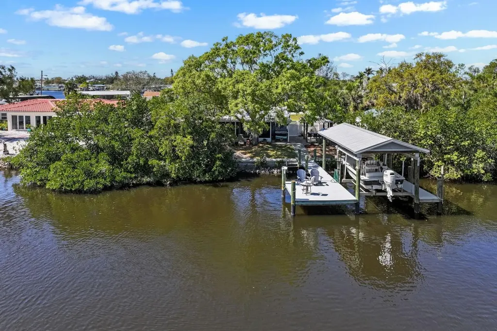 107 6th Street NW Ruskin FL 33570