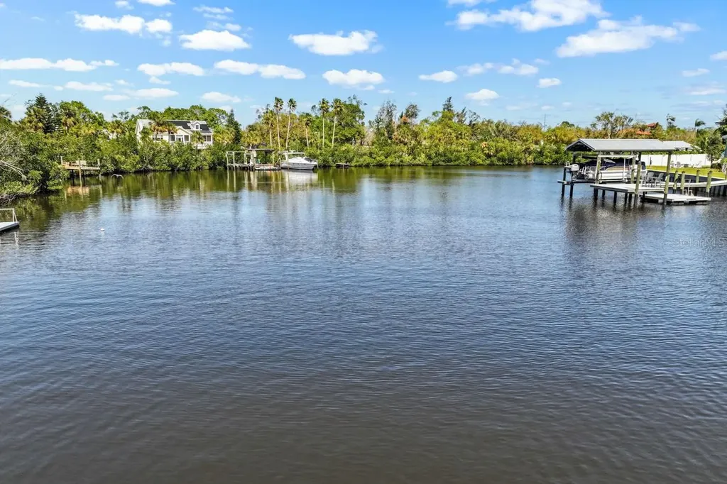 107 6th Street NW Ruskin FL 33570