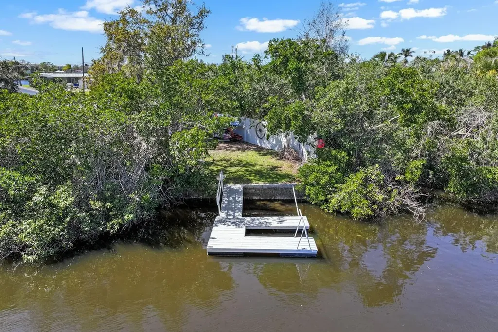 107 6th Street NW Ruskin FL 33570
