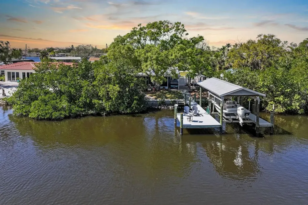 107 6th Street NW Ruskin FL 33570