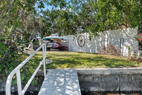 107 6th Street NW Ruskin FL 33570