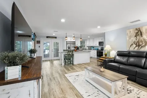 107 6th Street NW Ruskin FL 33570