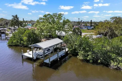 107 6th Street NW Ruskin FL 33570