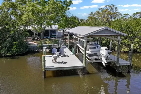 107 6th Street NW Ruskin FL 33570