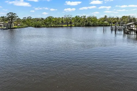 107 6th Street NW Ruskin FL 33570