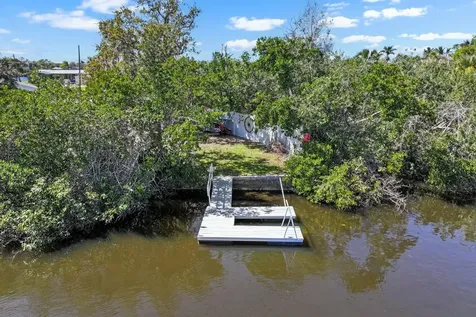 107 6th Street NW Ruskin FL 33570