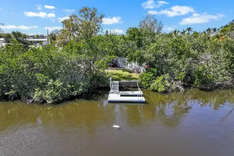 107 6th Street NW Ruskin FL 33570