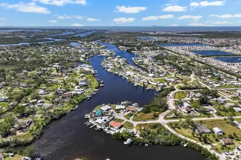 107 6th Street NW Ruskin FL 33570