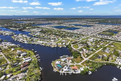 107 6th Street NW Ruskin FL 33570
