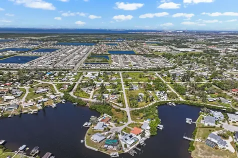 107 6th Street NW Ruskin FL 33570