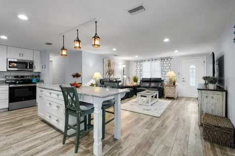 107 6th Street NW Ruskin FL 33570
