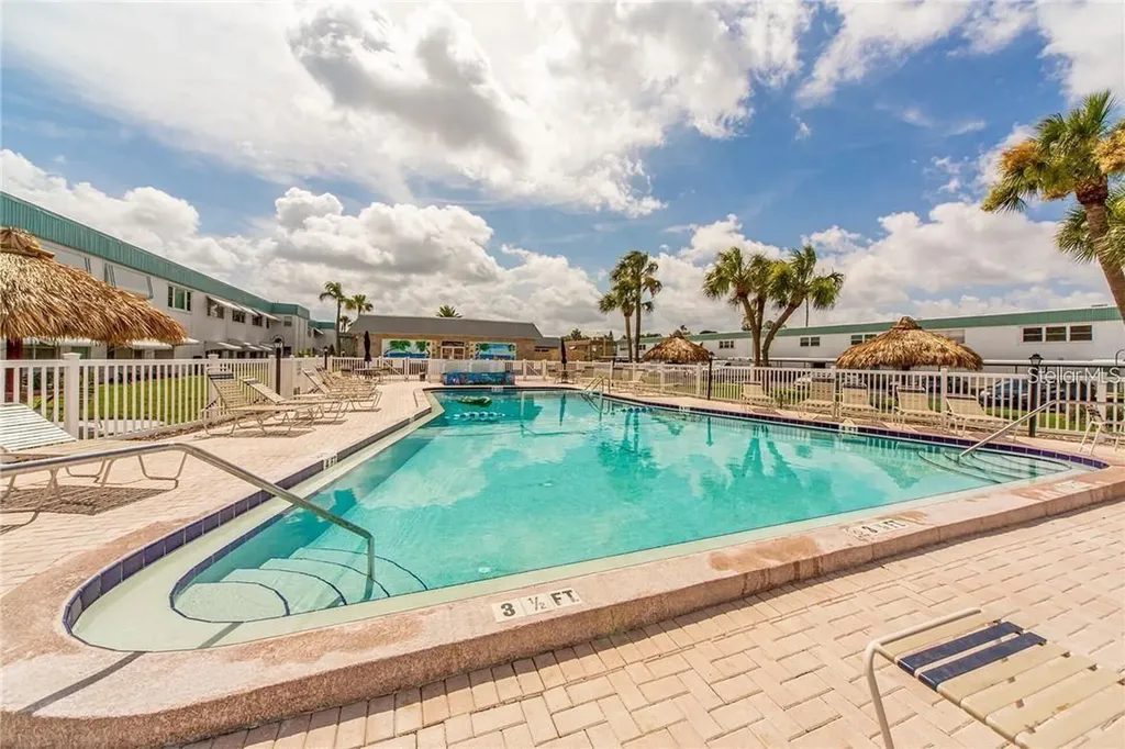 5267 81st Street N St Petersburg FL 33709