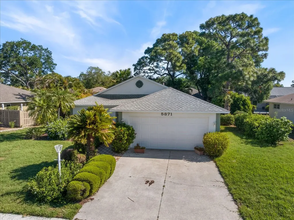 5871 Helen Way Sarasota FL 34243