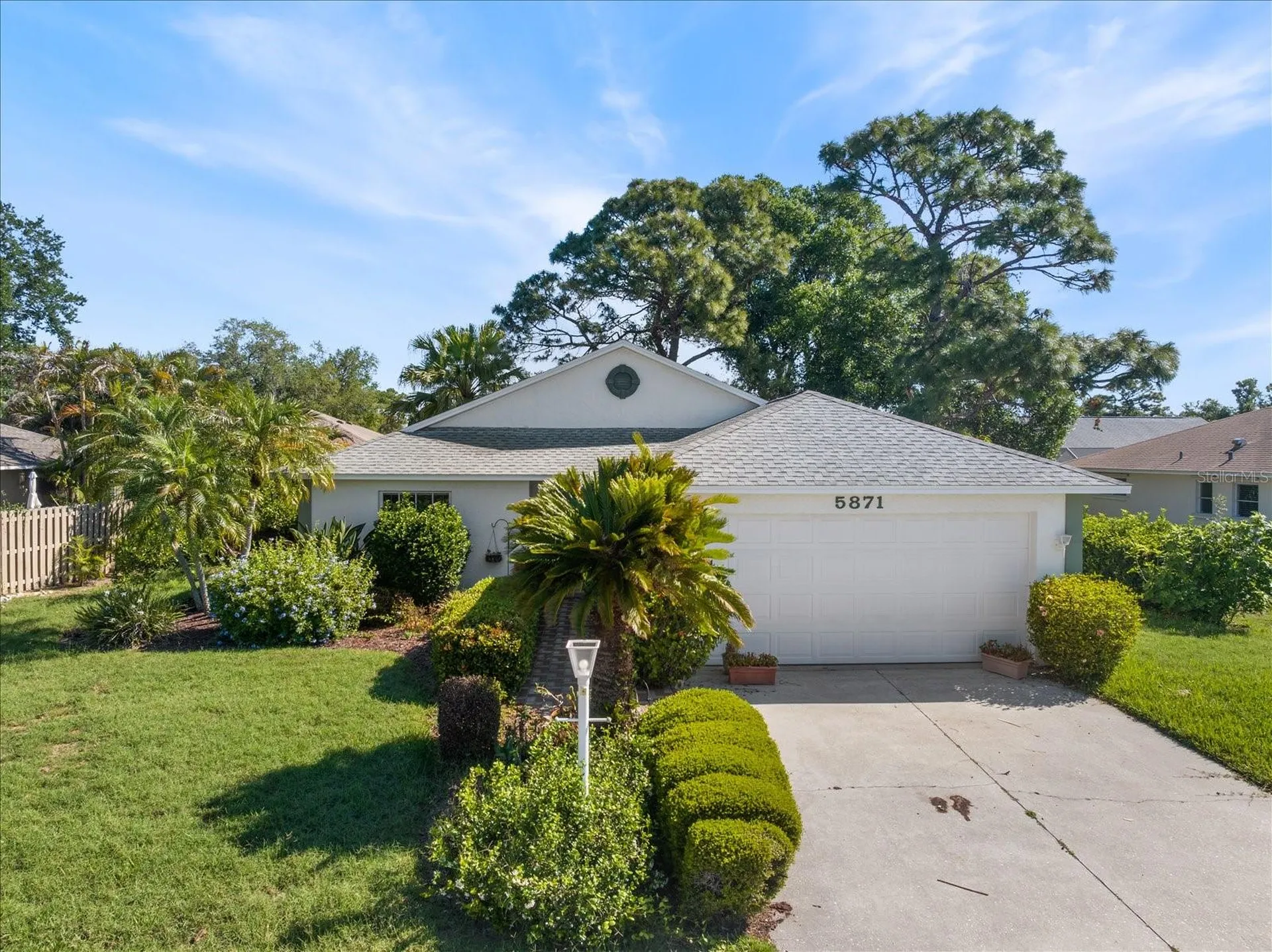 5871 Helen Way Sarasota FL 34243