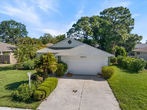 5871 Helen Way Sarasota FL 34243