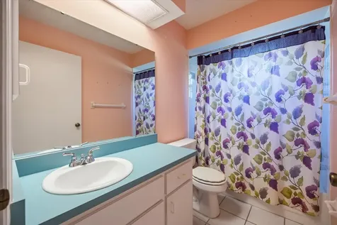 5871 Helen Way Sarasota FL 34243