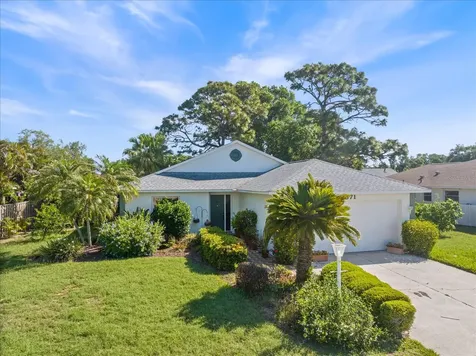 5871 Helen Way Sarasota FL 34243