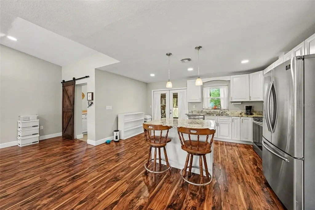 4015 W Land Avenue Tampa FL 33616