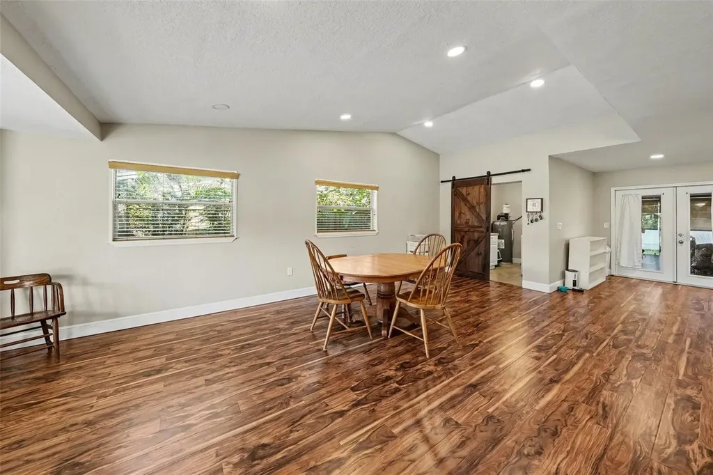 4015 W Land Avenue Tampa FL 33616