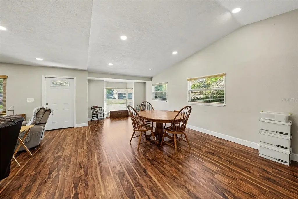 4015 W Land Avenue Tampa FL 33616