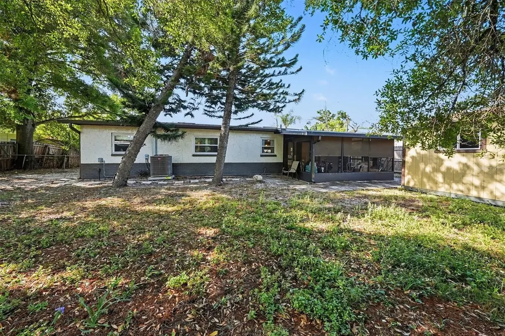 4015 W Land Avenue Tampa FL 33616