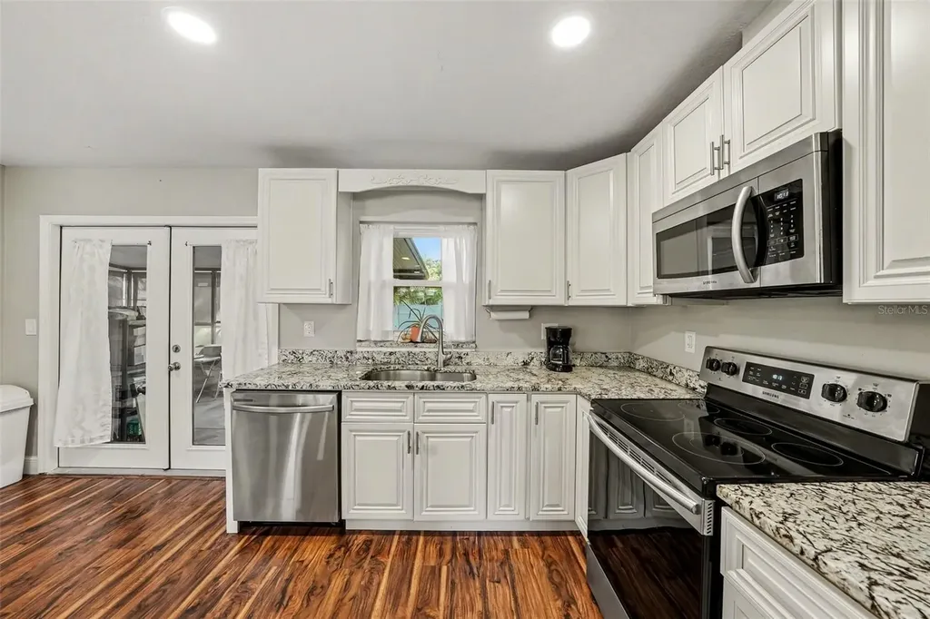 4015 W Land Avenue Tampa FL 33616