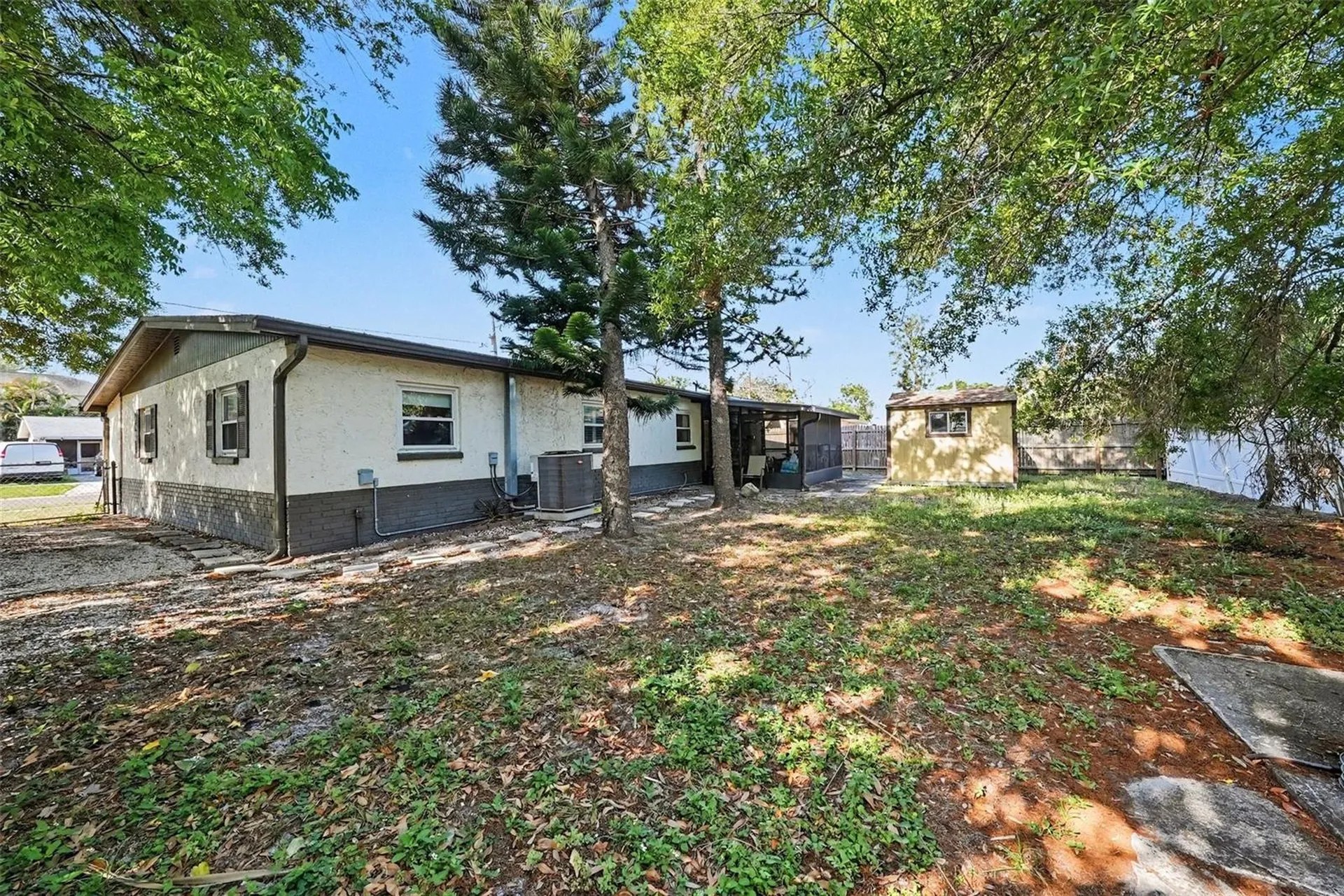 4015 W Land Avenue Tampa FL 33616