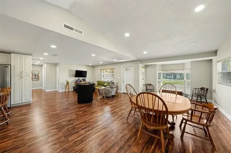 4015 W Land Avenue Tampa FL 33616