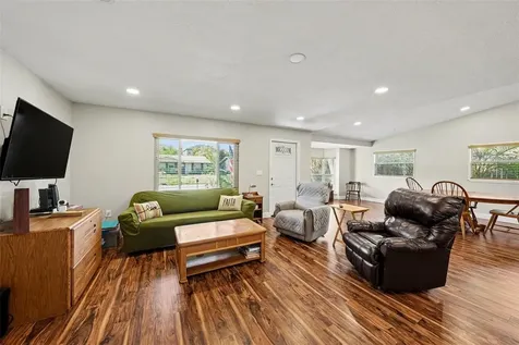 4015 W Land Avenue Tampa FL 33616