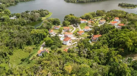 Carretera Pr-175 Km. 4.0k Esmerald Lake Plantation Trujillo Alto PR 00976
