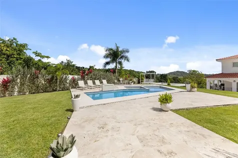 Carretera Pr-175 Km. 4.0k Esmerald Lake Plantation Trujillo Alto PR 00976