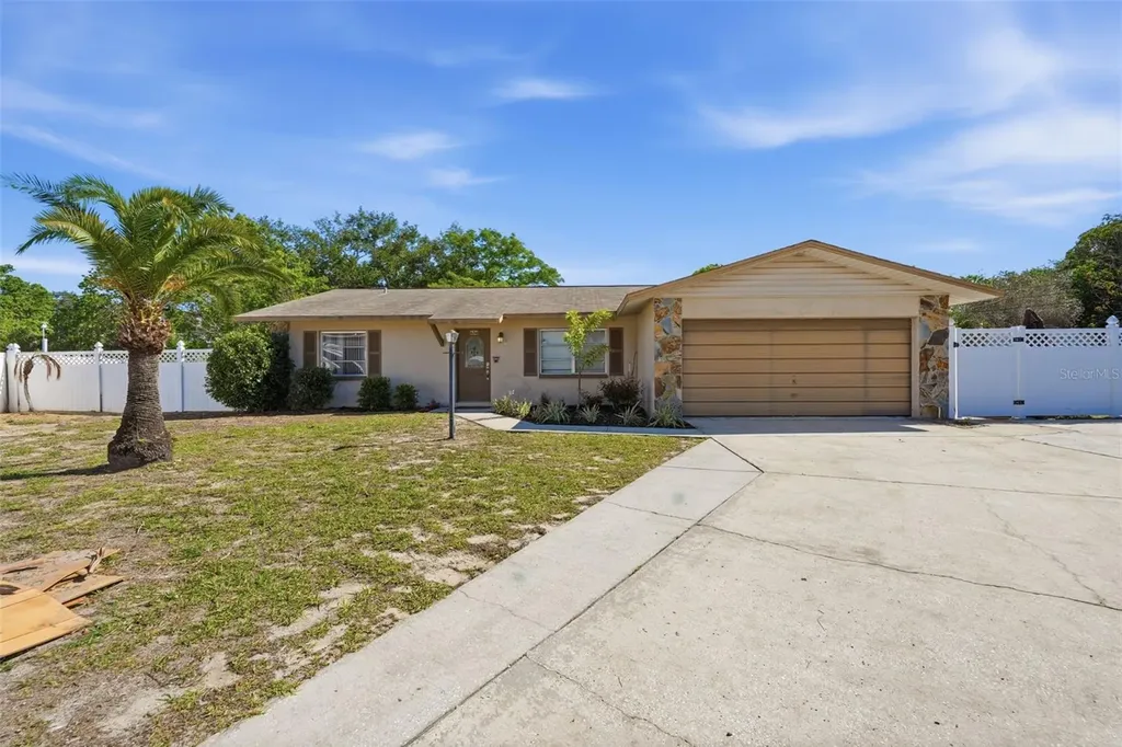 636 Tessier Court Tarpon Springs FL 34689