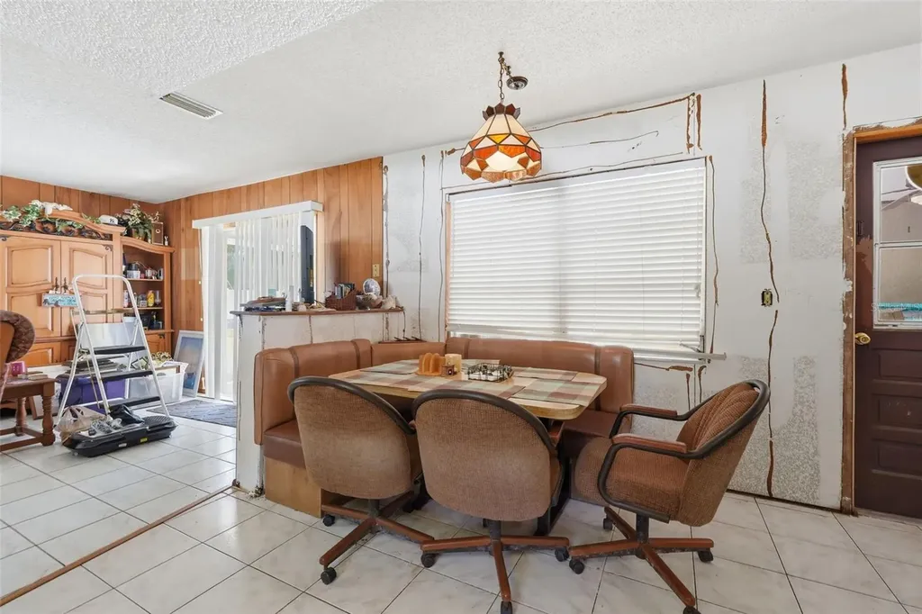 636 Tessier Court Tarpon Springs FL 34689