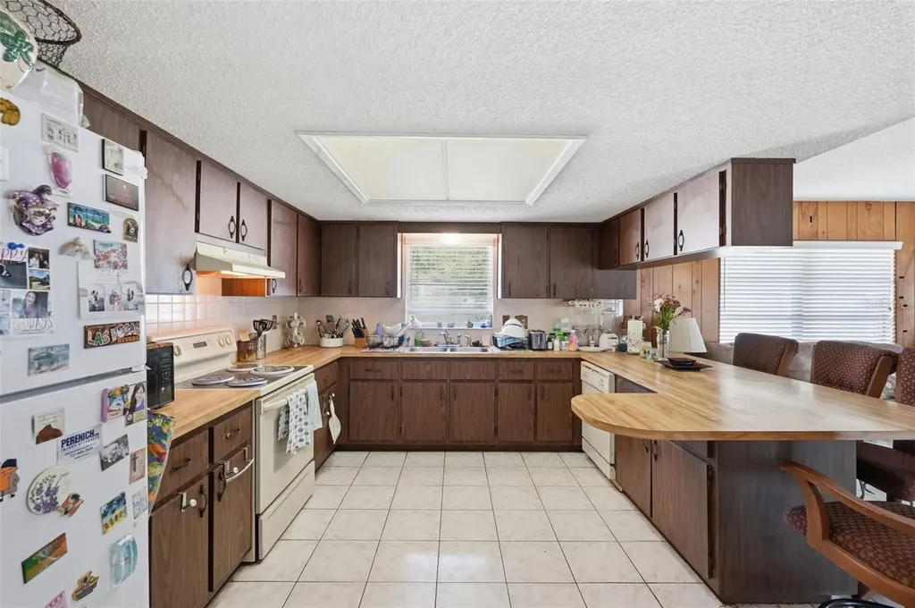 636 Tessier Court Tarpon Springs FL 34689