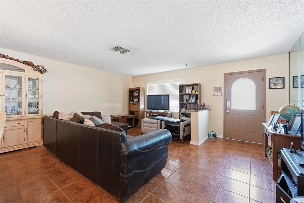 636 Tessier Court Tarpon Springs FL 34689