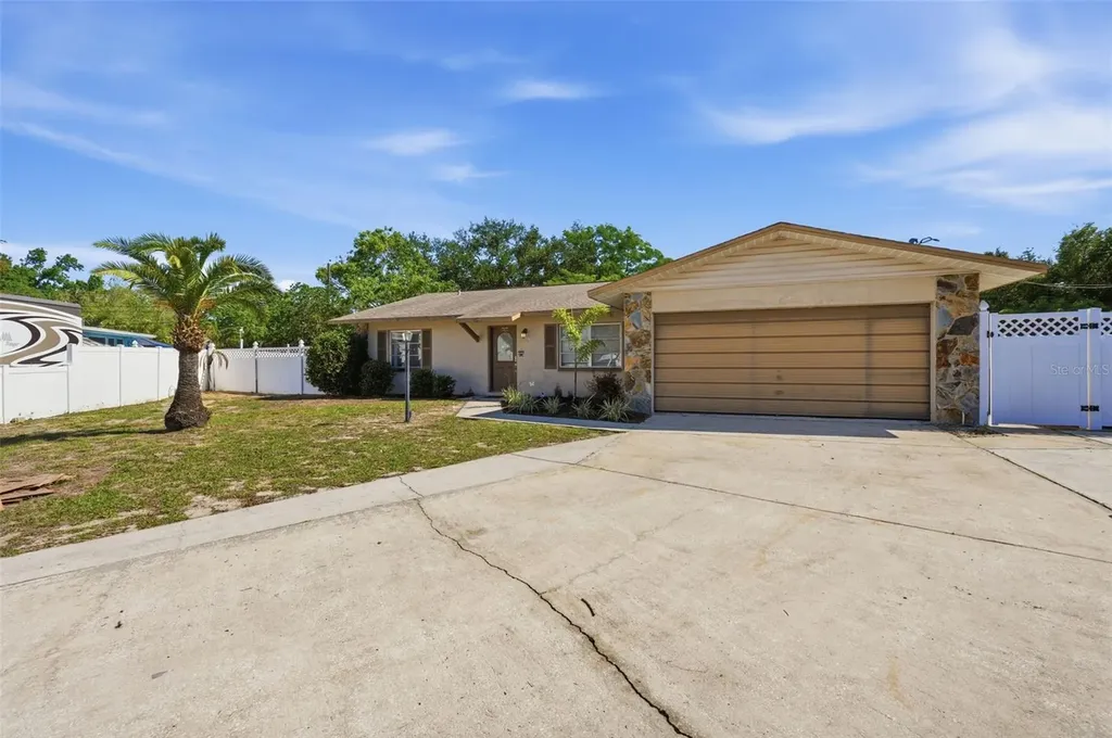 636 Tessier Court Tarpon Springs FL 34689